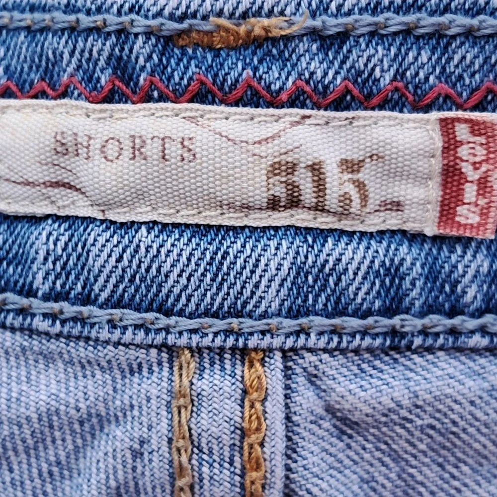Levis 515 Womens Light Wash Denim Bermuda Shorts Cuffed Size 12 Stretch Blue